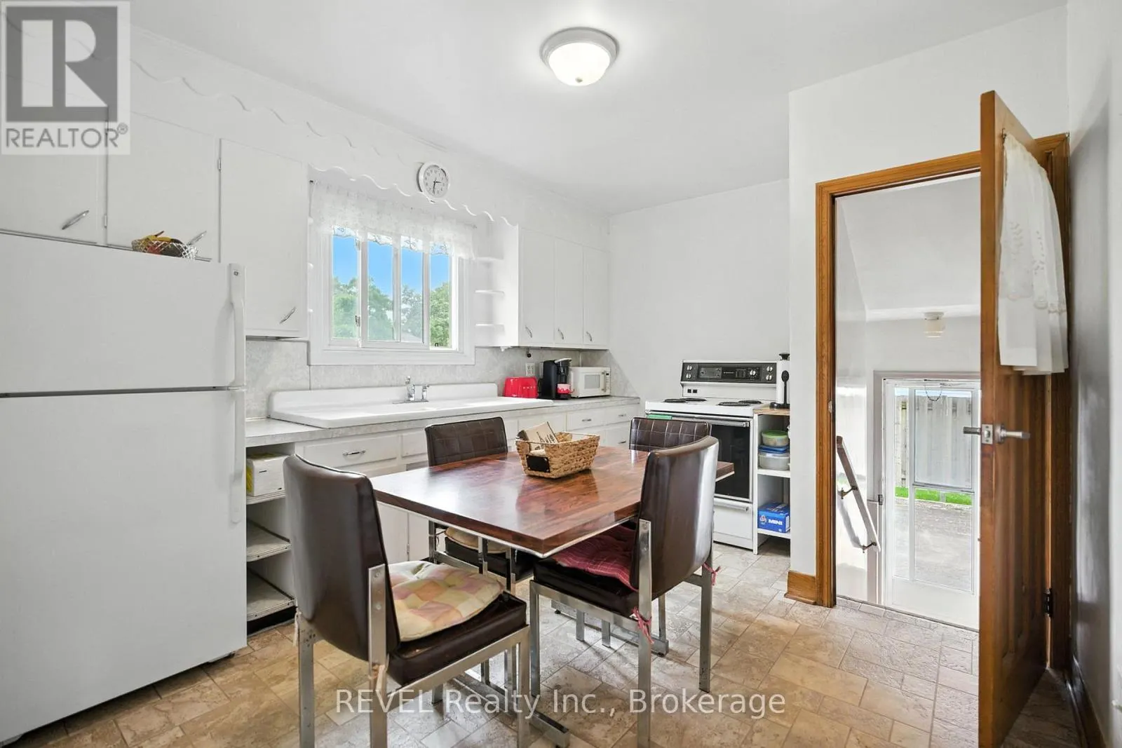 146 MAIN STREET E