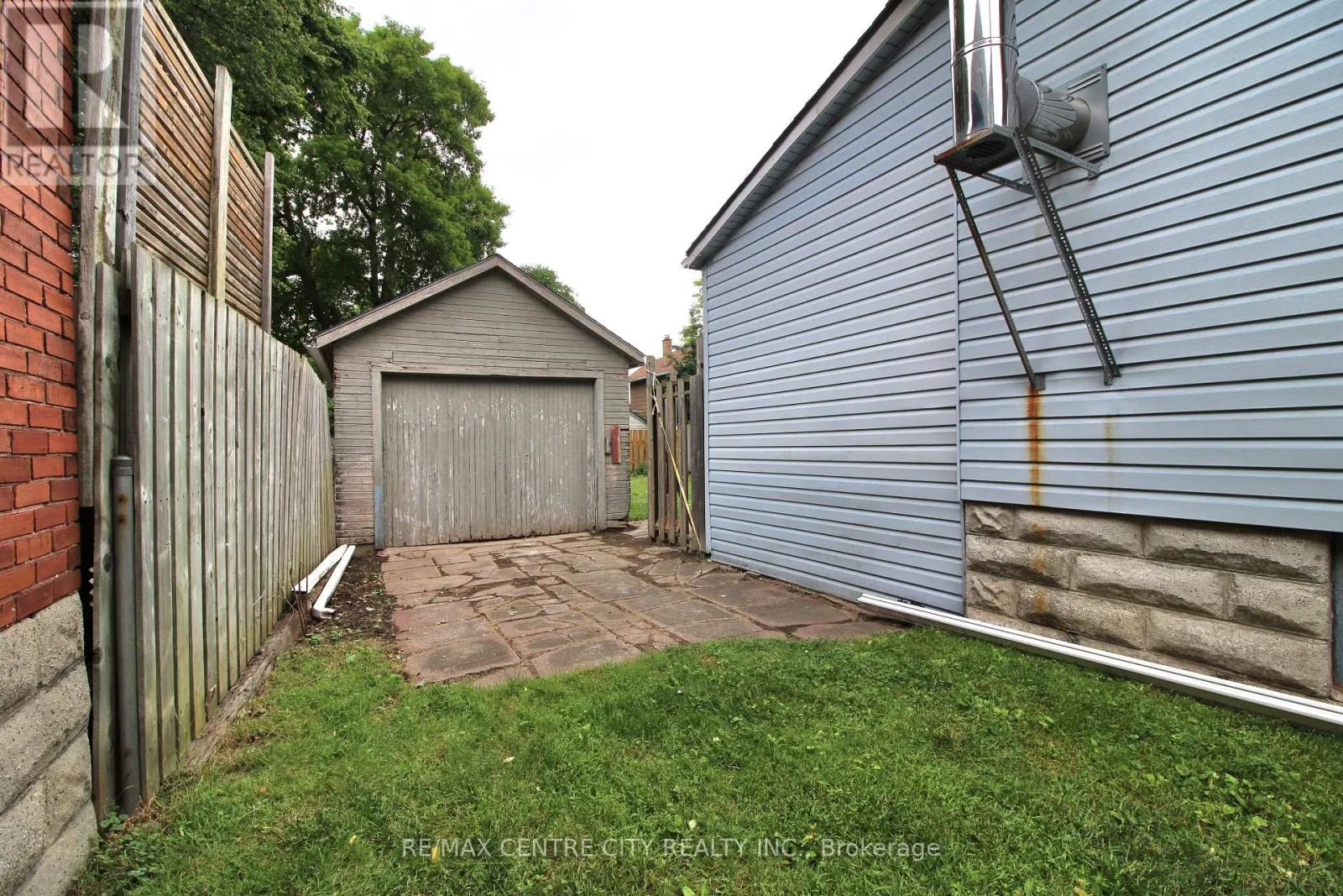 28 MAPLE STREET