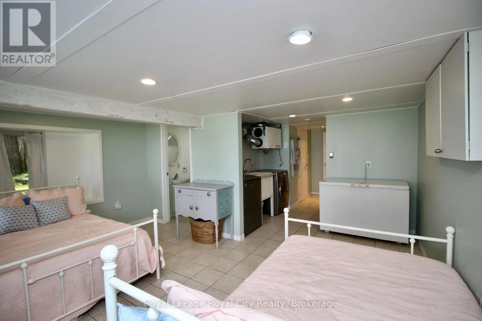 14 DOCK LANE