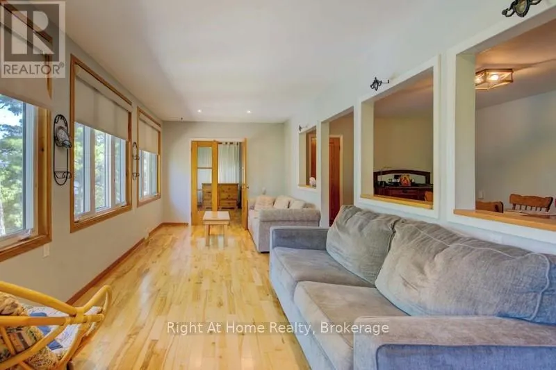 4352 R43 ROAD