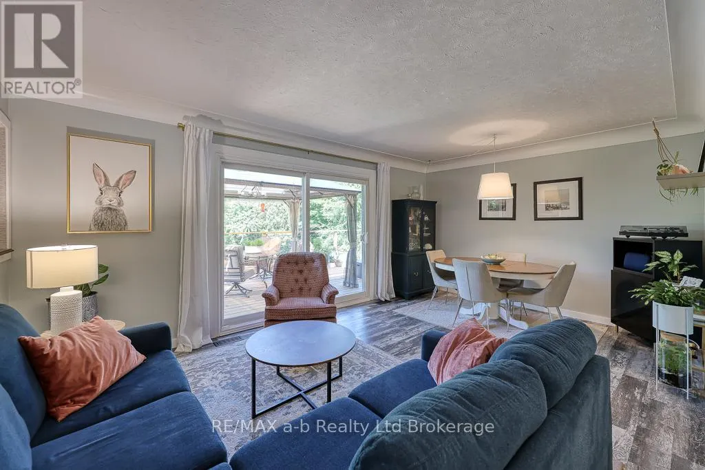 109 SUNSET DRIVE