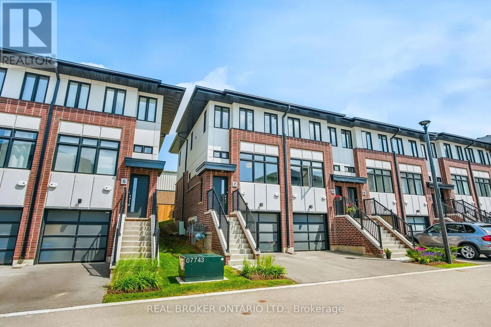 7 - 527 SHAVER ROAD