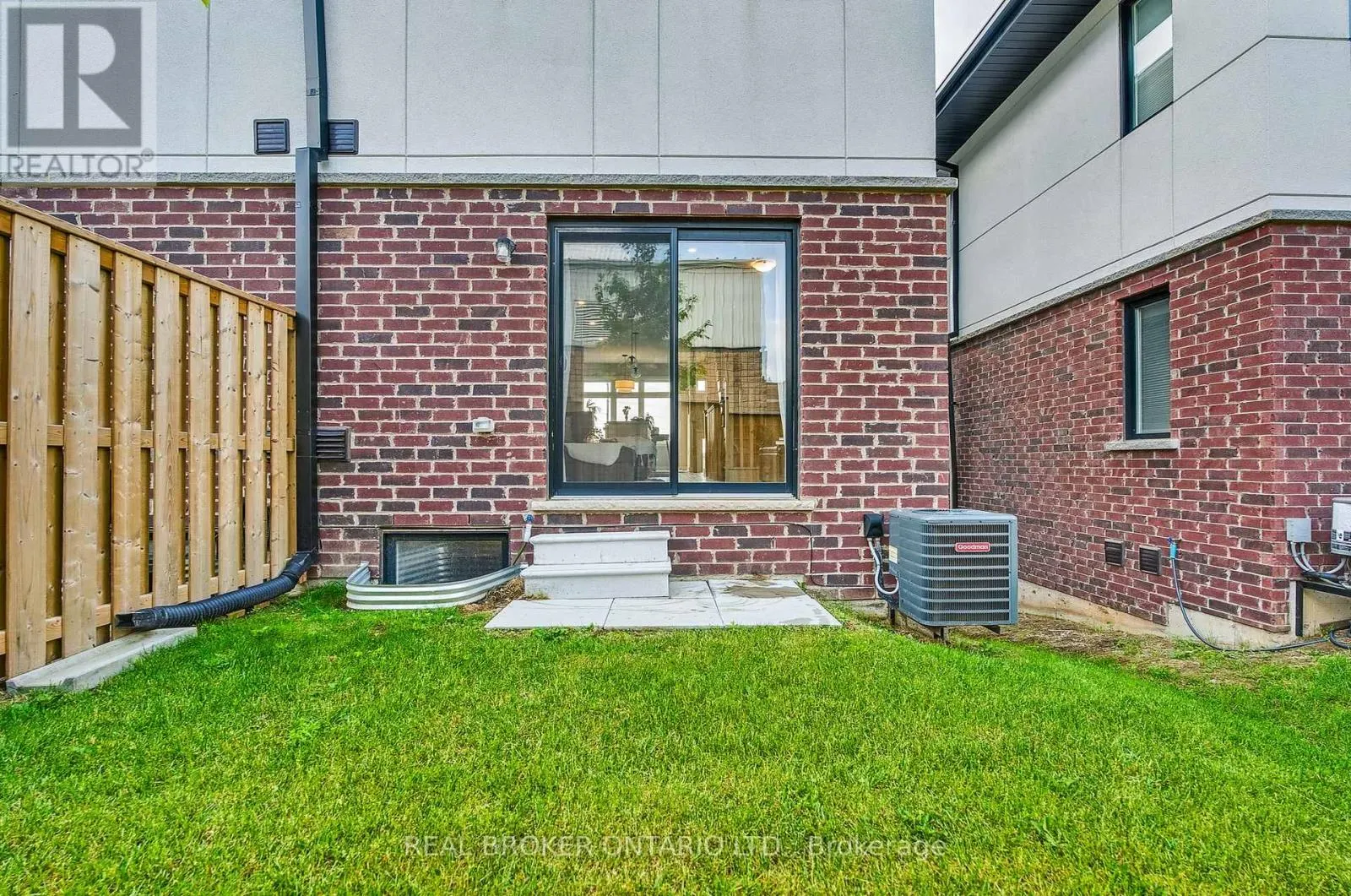 7 - 527 SHAVER ROAD