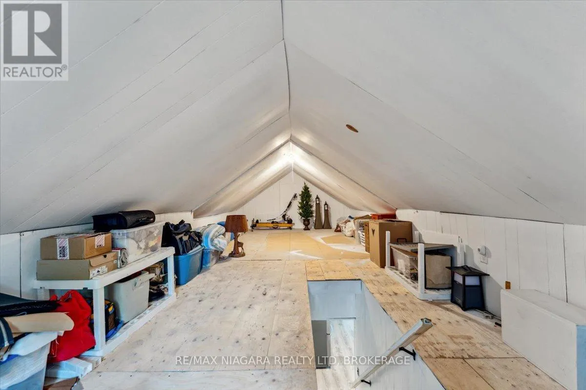 56 OAKRIDGE CRESCENT