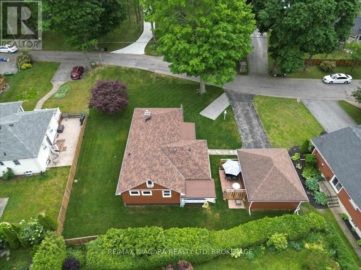 56 OAKRIDGE CRESCENT