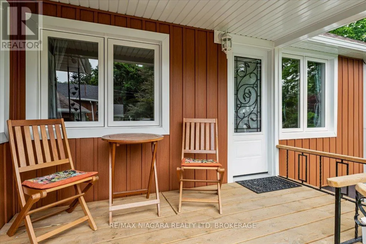 56 OAKRIDGE CRESCENT