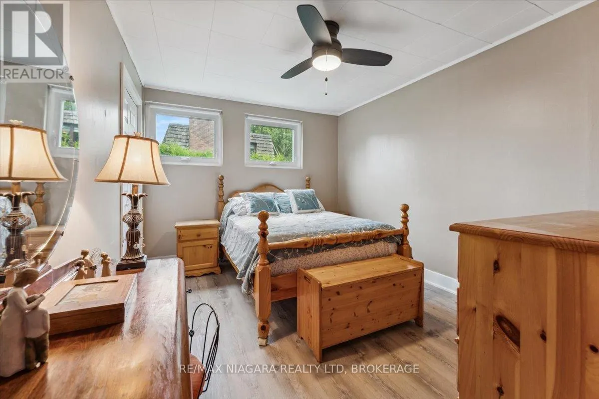 56 OAKRIDGE CRESCENT