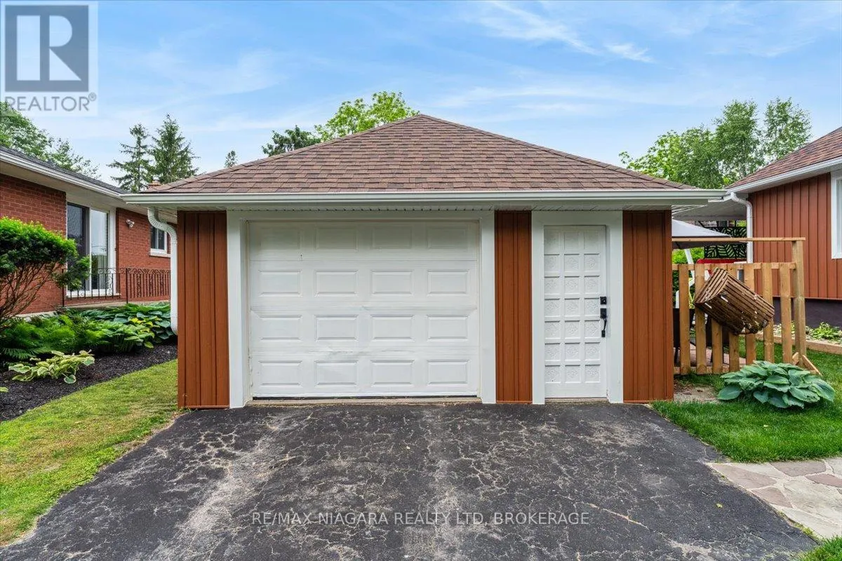 56 OAKRIDGE CRESCENT