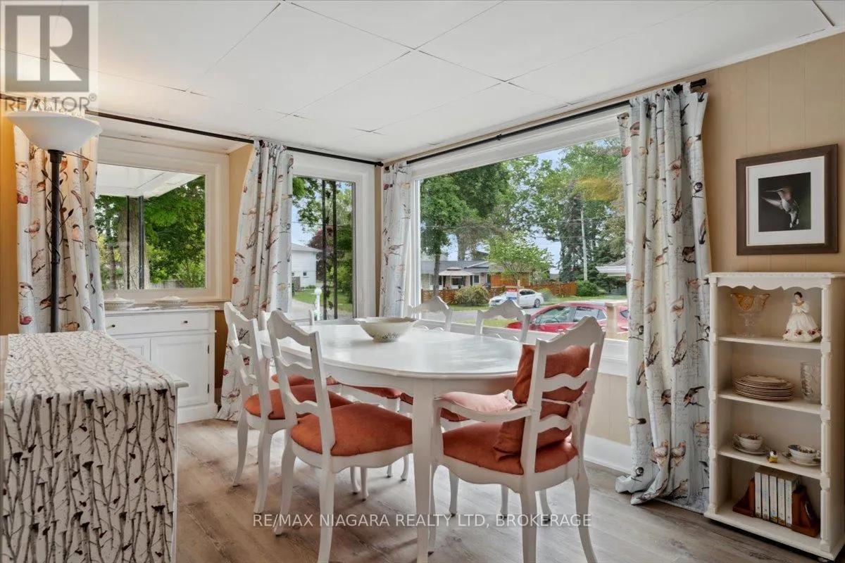 56 OAKRIDGE CRESCENT