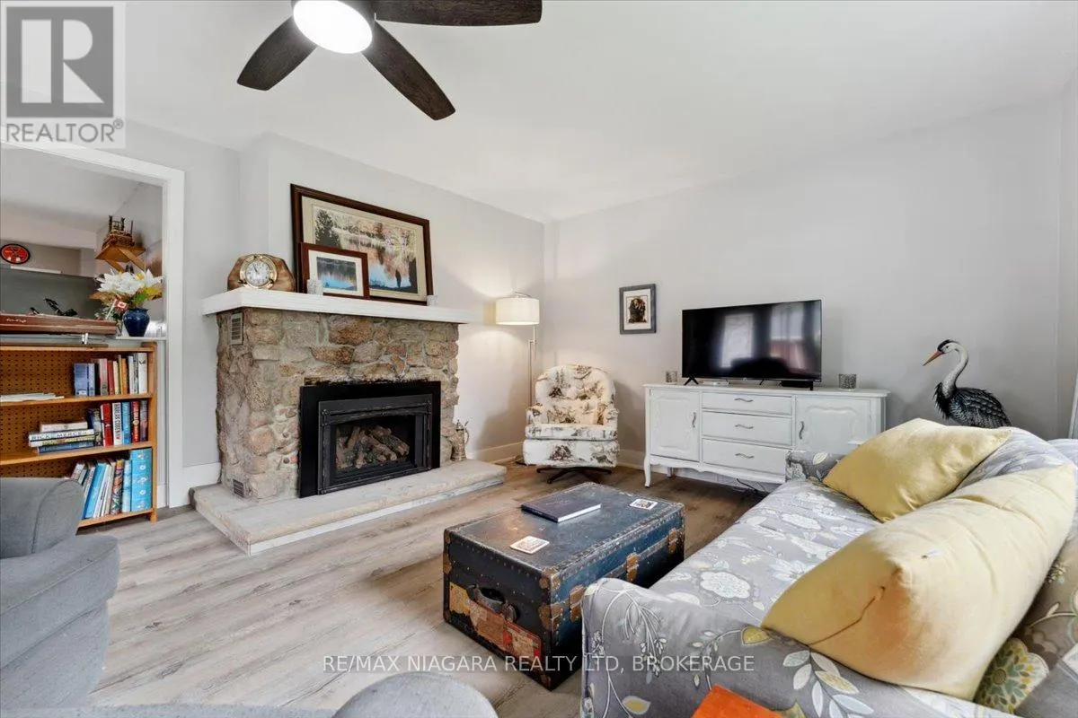56 OAKRIDGE CRESCENT