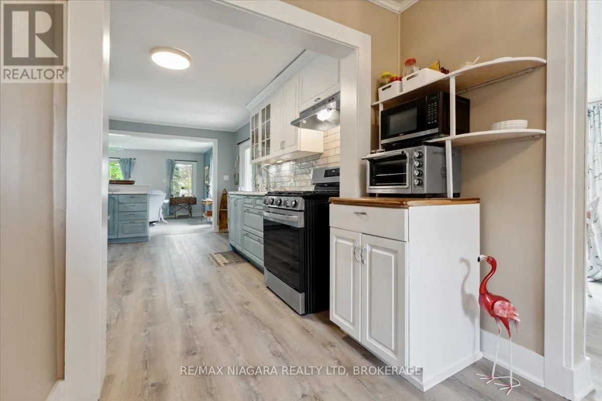 56 OAKRIDGE CRESCENT