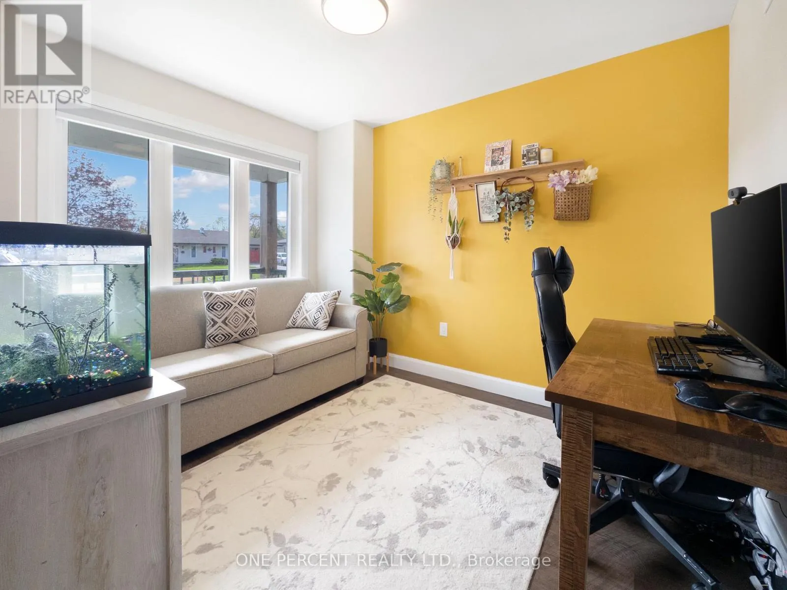 835 QUEEN STREET