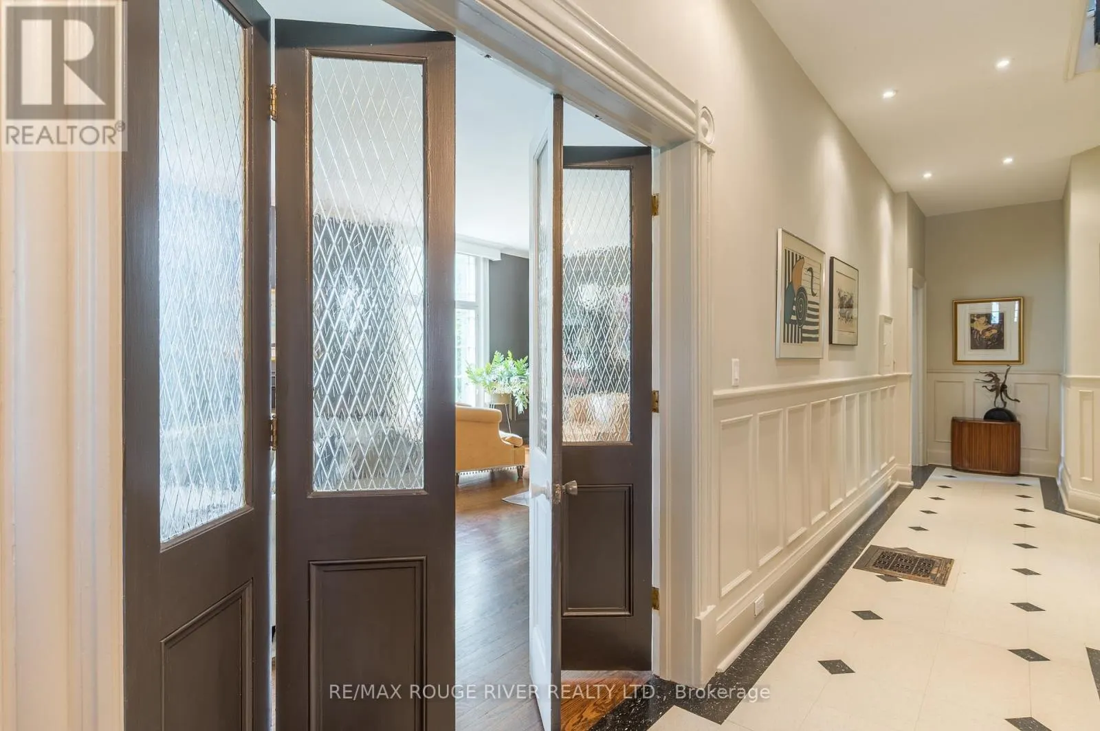 230 KING STREET W