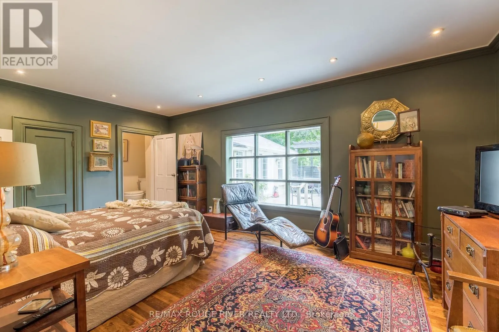 230 KING STREET W