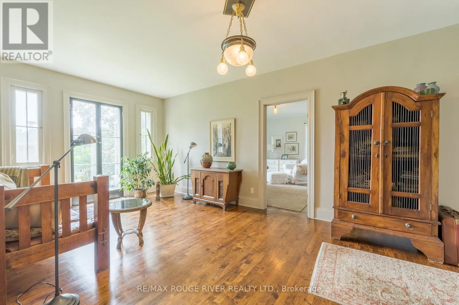 230 KING STREET W