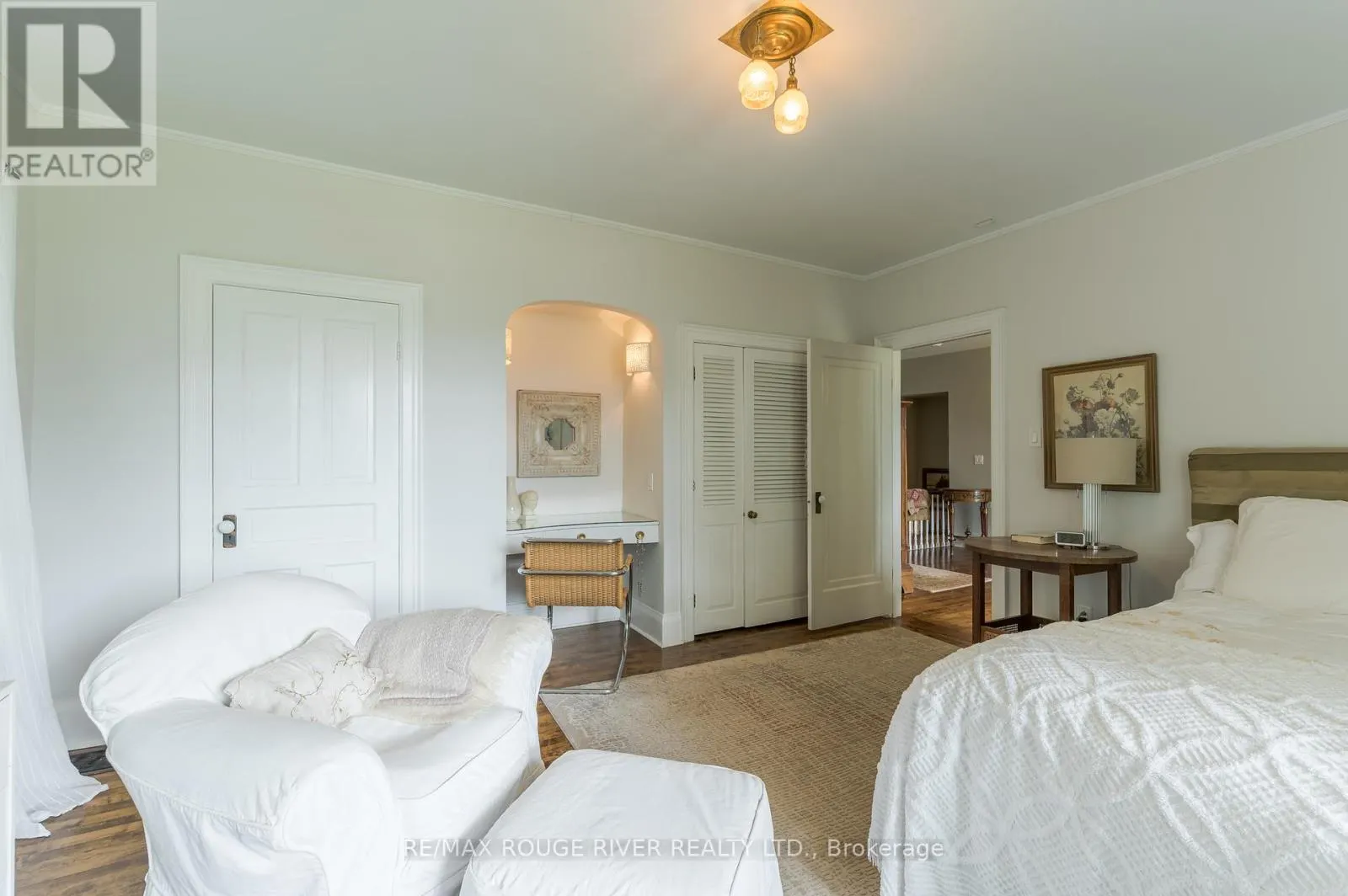 230 KING STREET W
