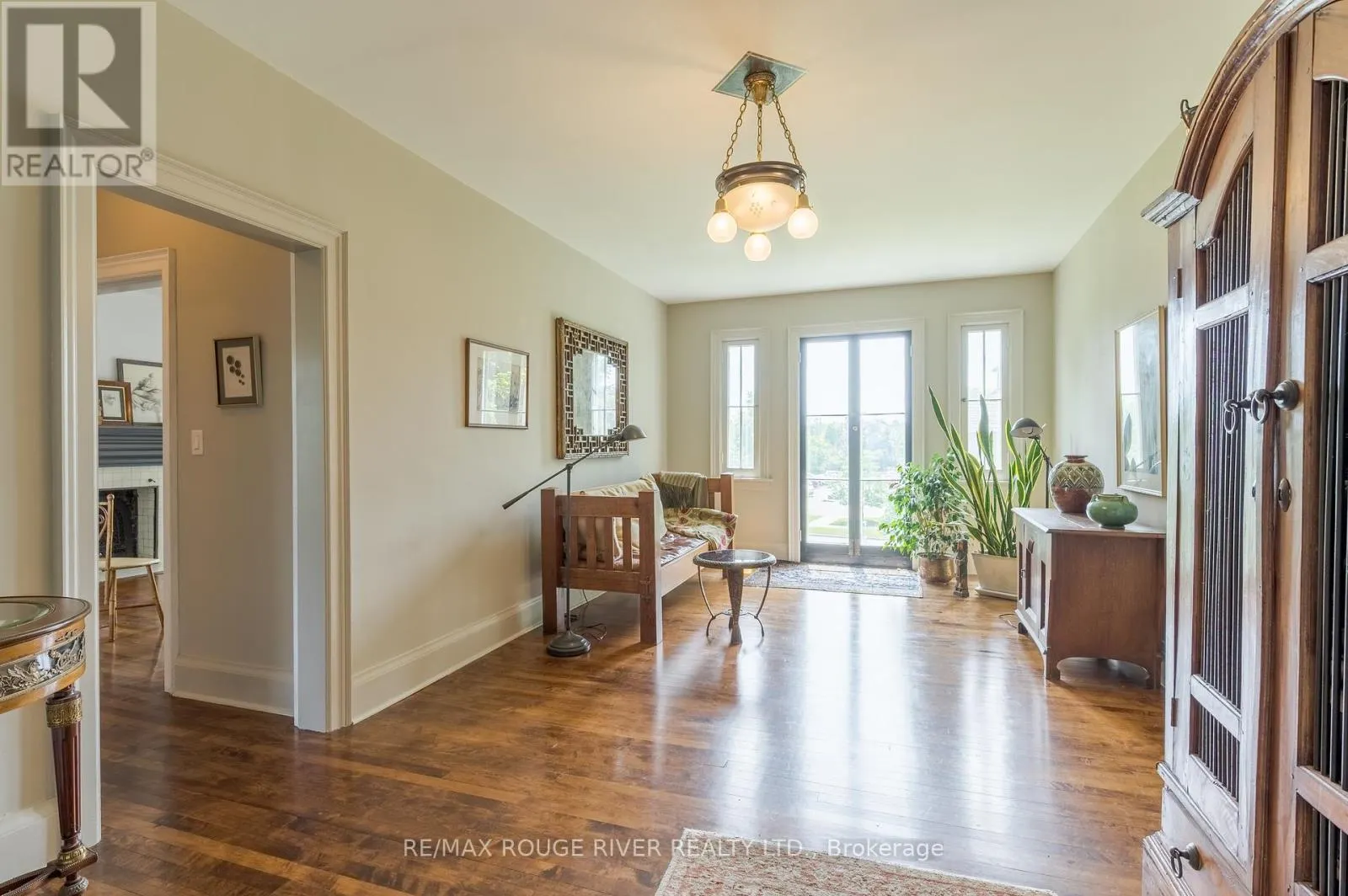 230 KING STREET W