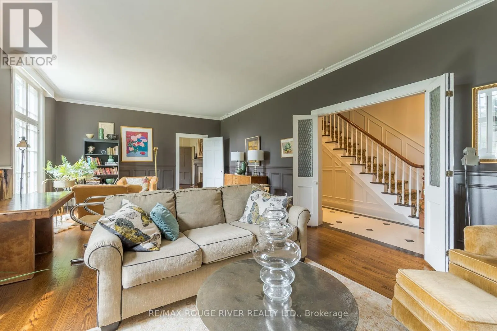 230 KING STREET W