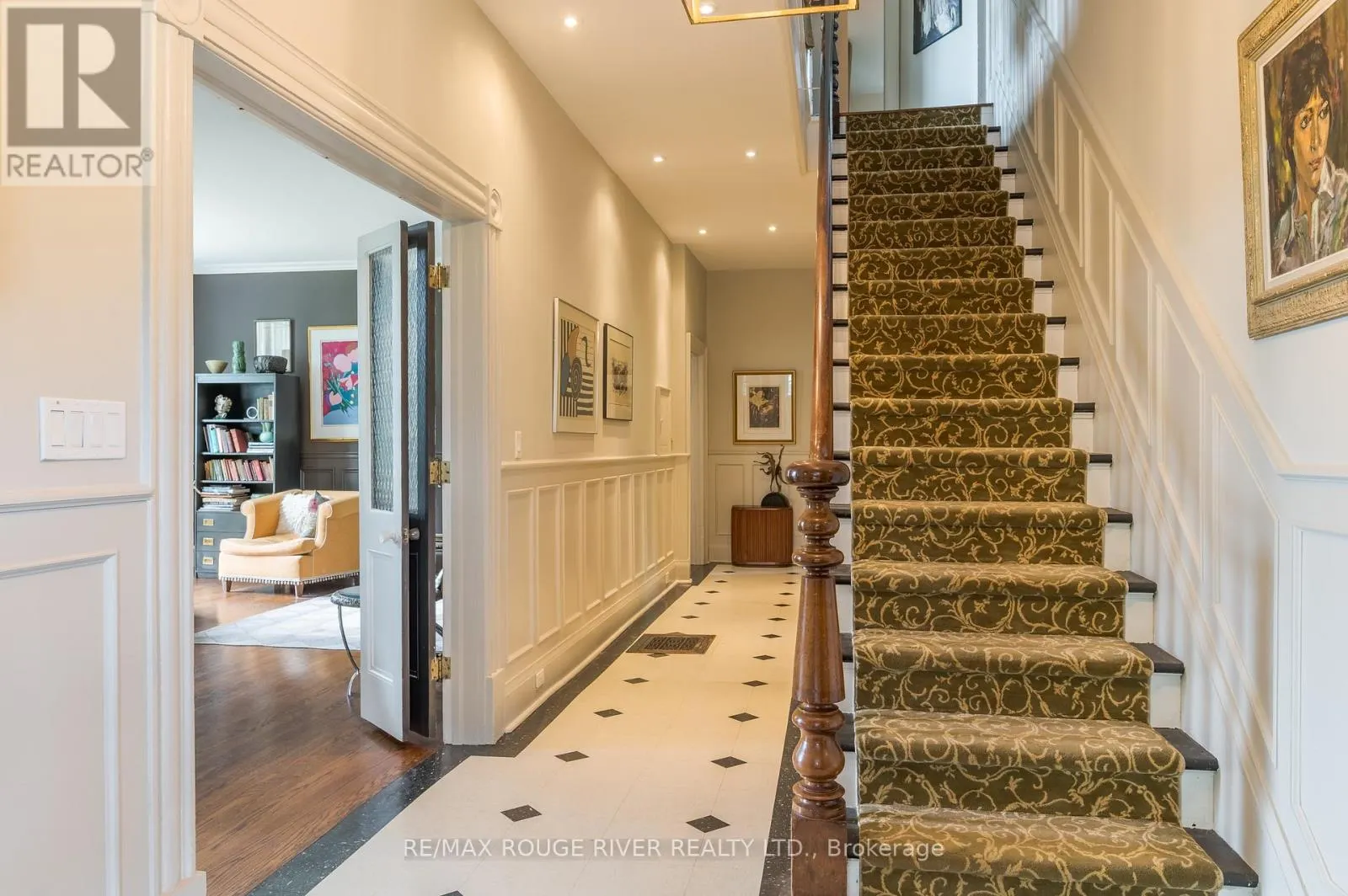230 KING STREET W
