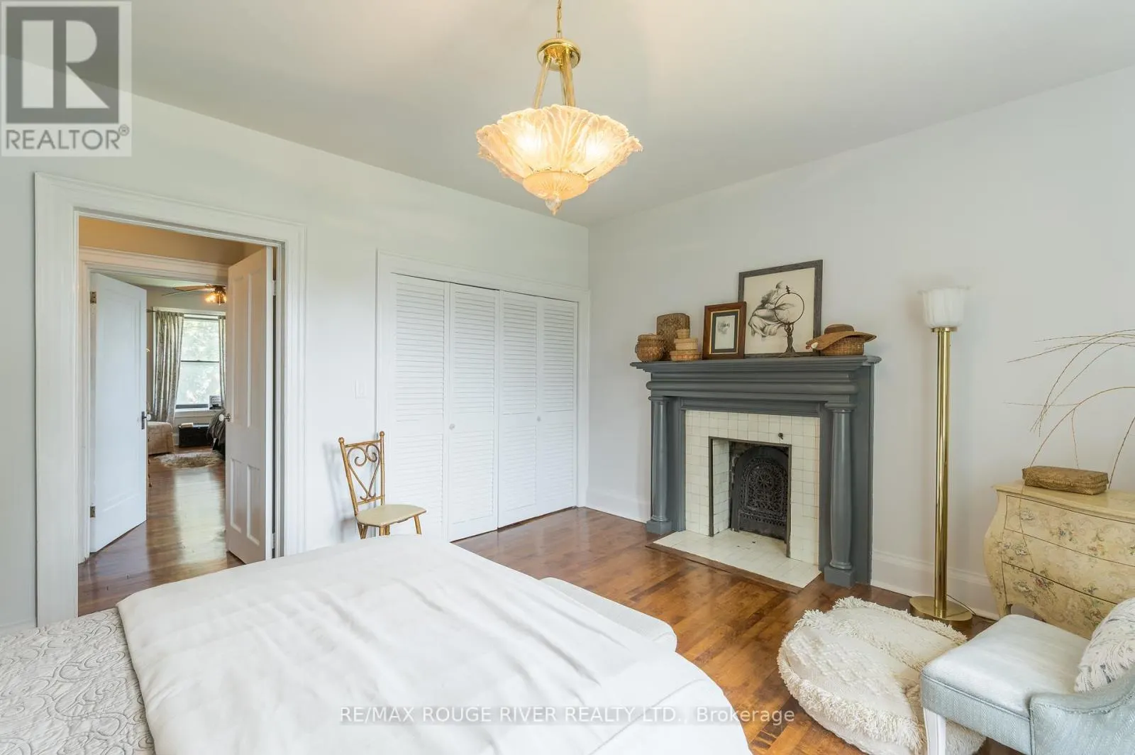 230 KING STREET W