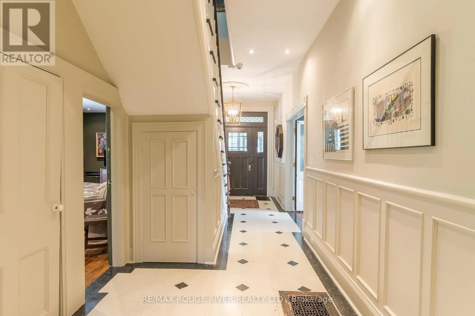 230 KING STREET W