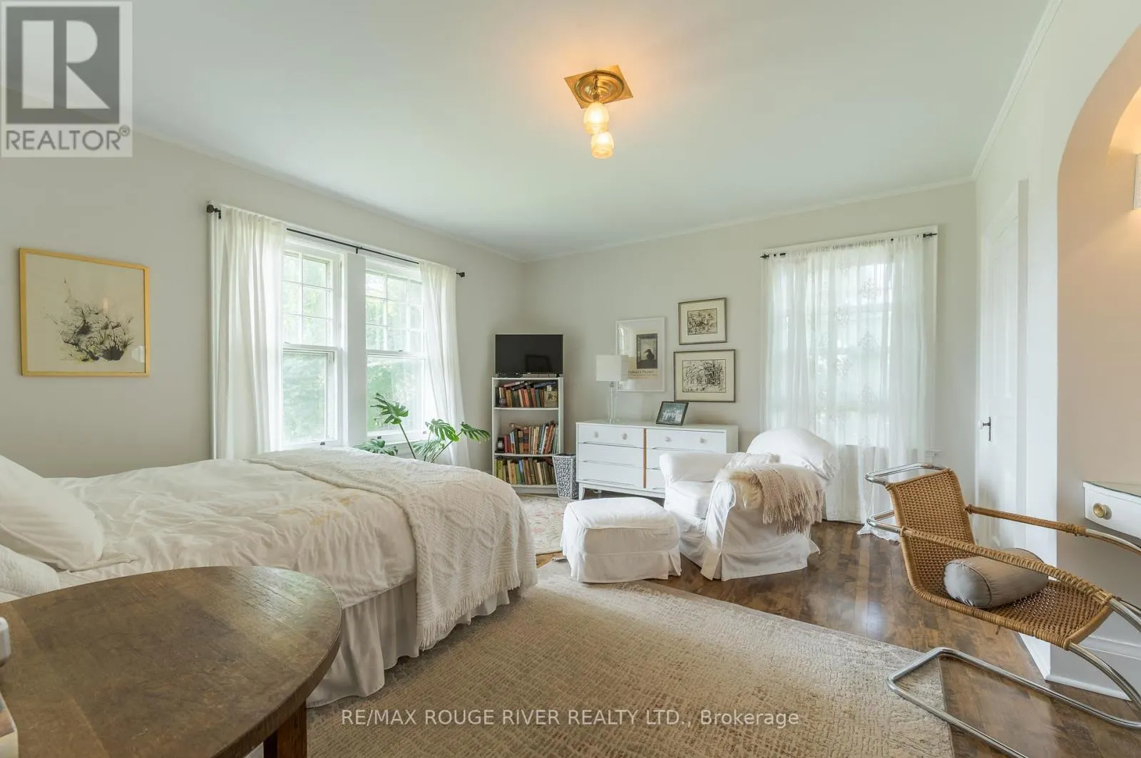 230 KING STREET W