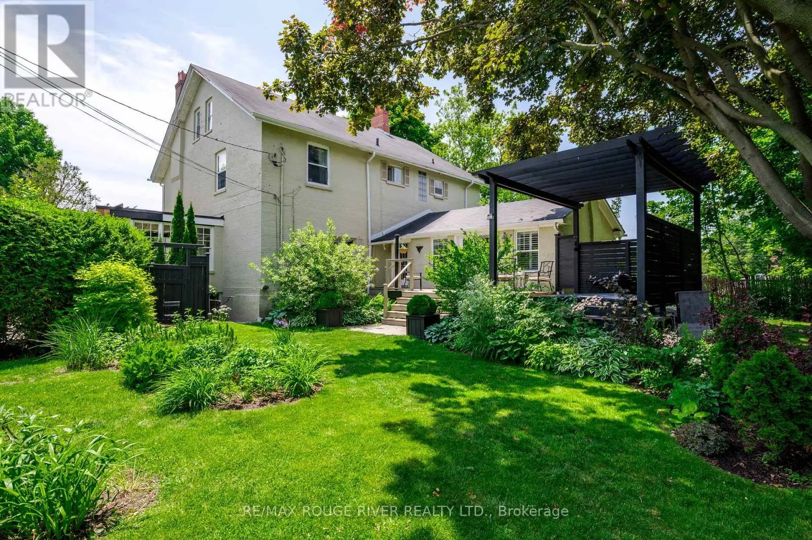 230 KING STREET W