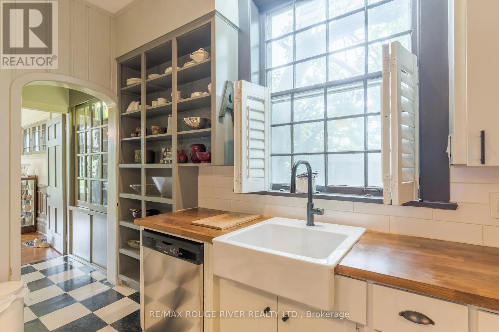 230 KING STREET W