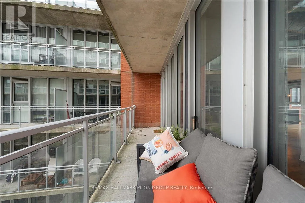527 - 349 MCLEOD STREET