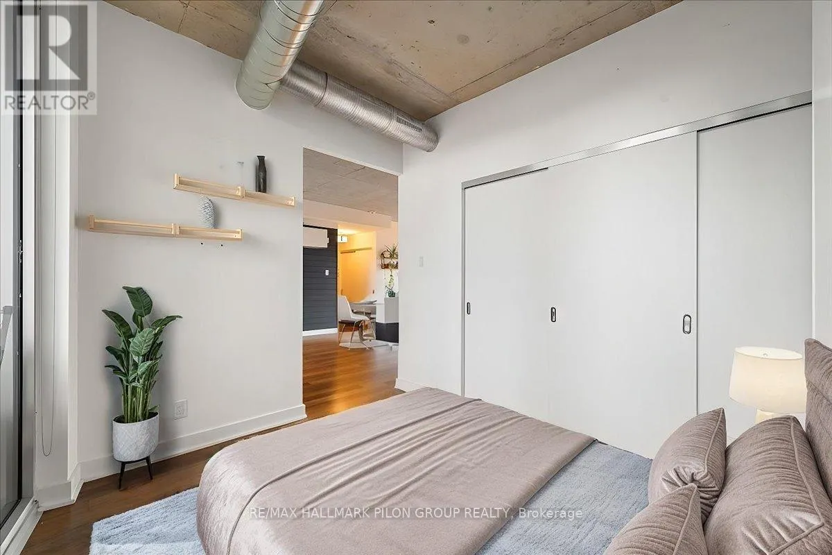 527 - 349 MCLEOD STREET