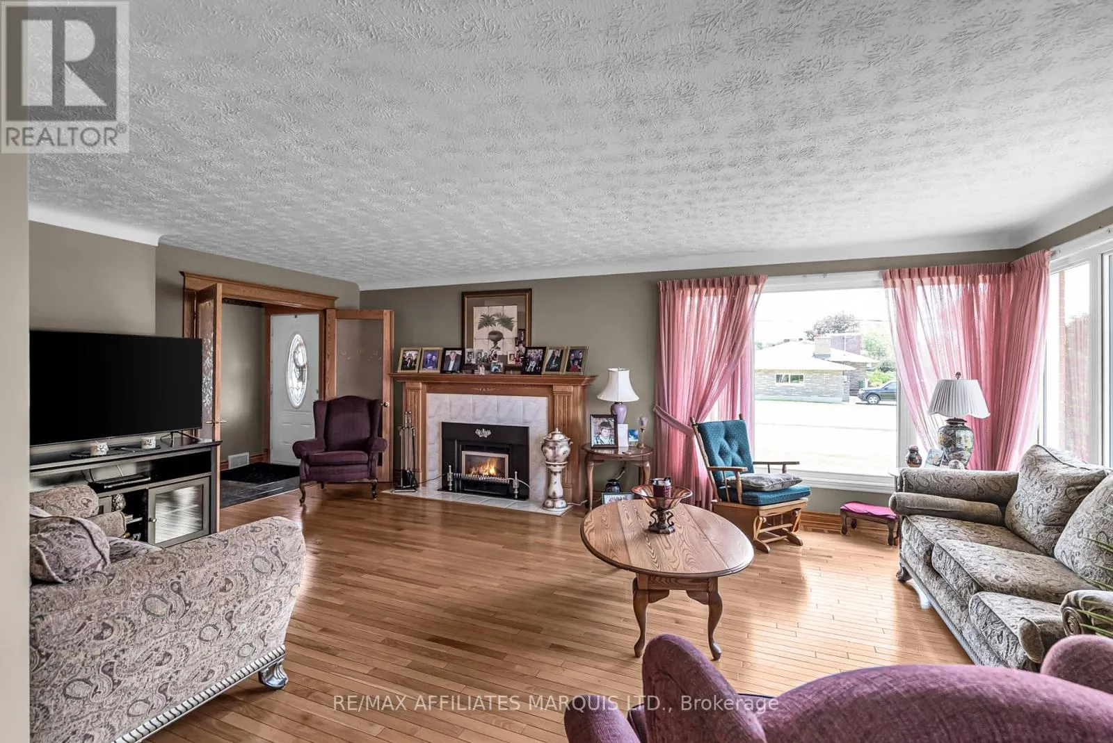 1413 QUEEN STREET