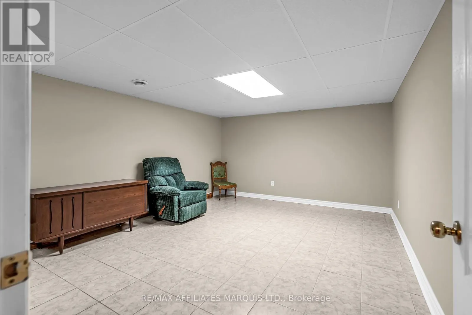 1413 QUEEN STREET