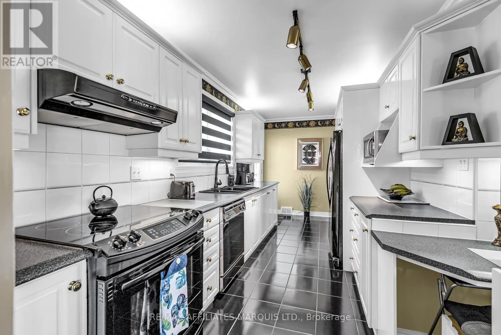 1413 QUEEN STREET