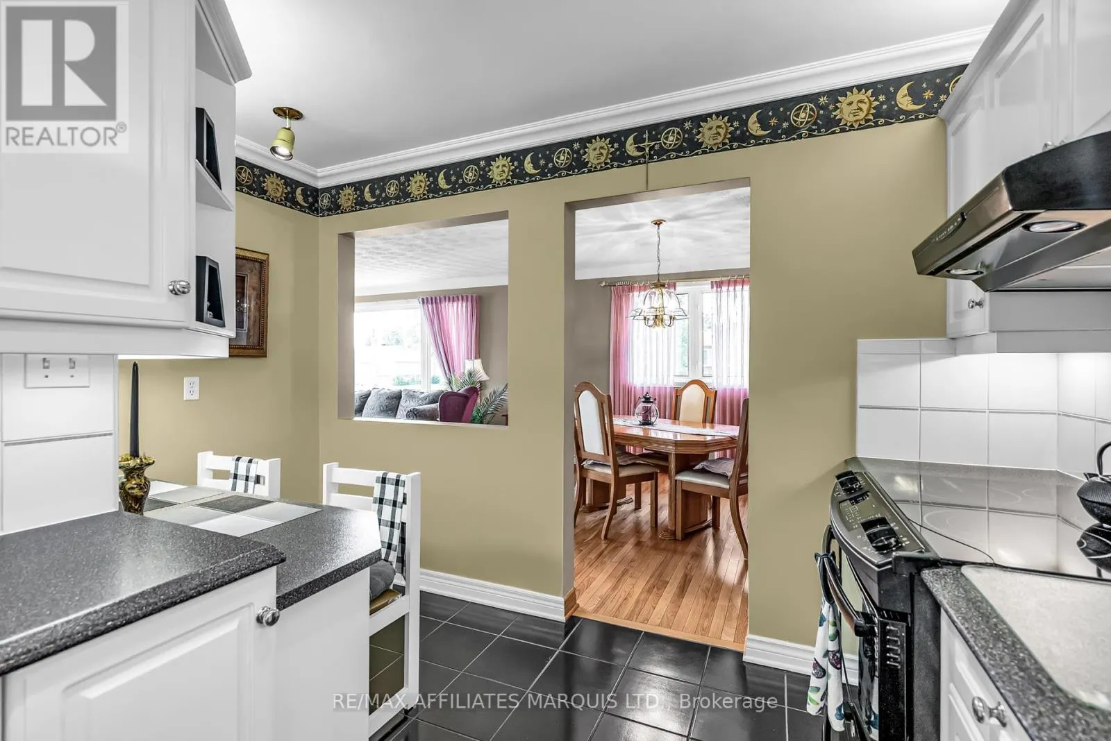 1413 QUEEN STREET