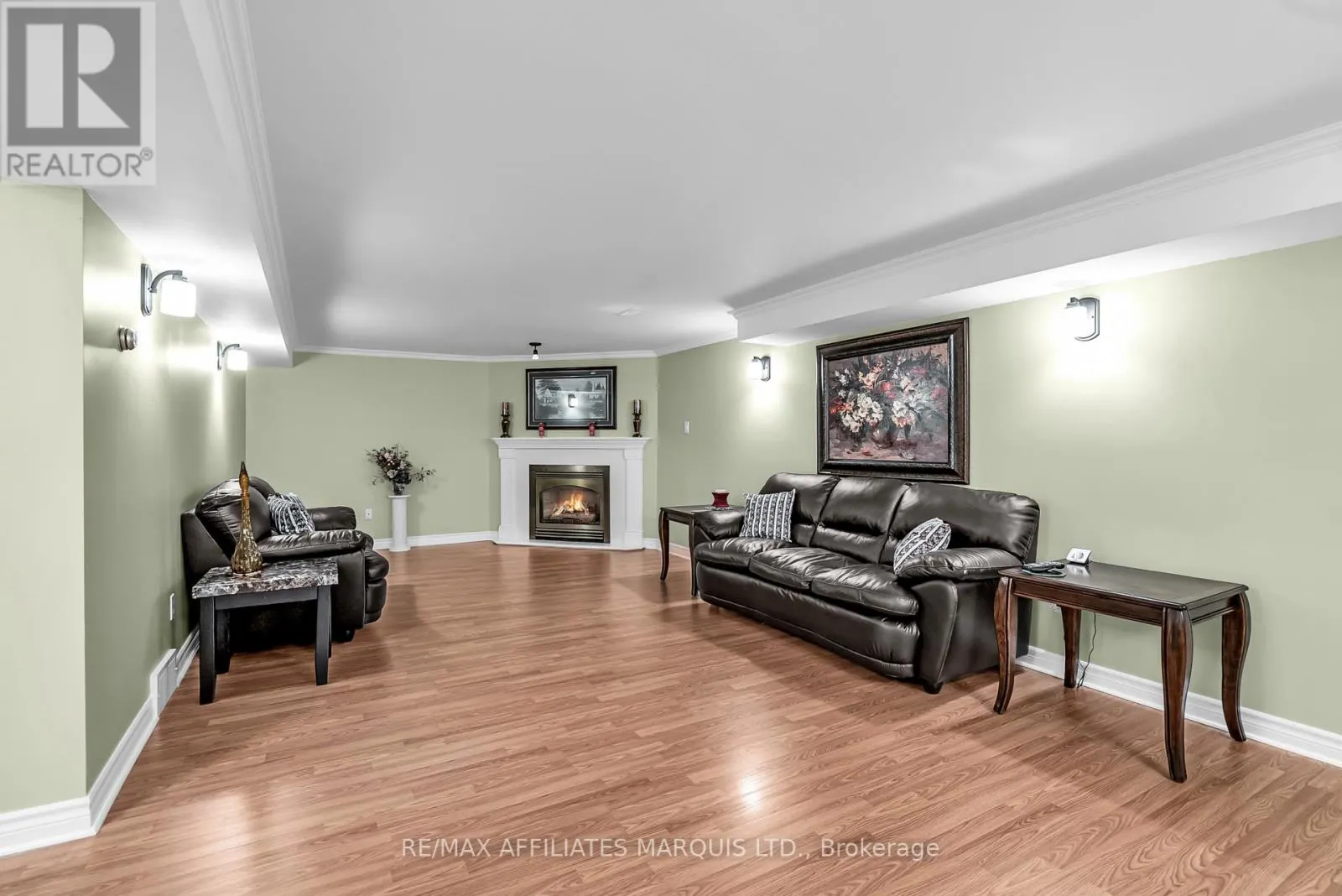 1413 QUEEN STREET