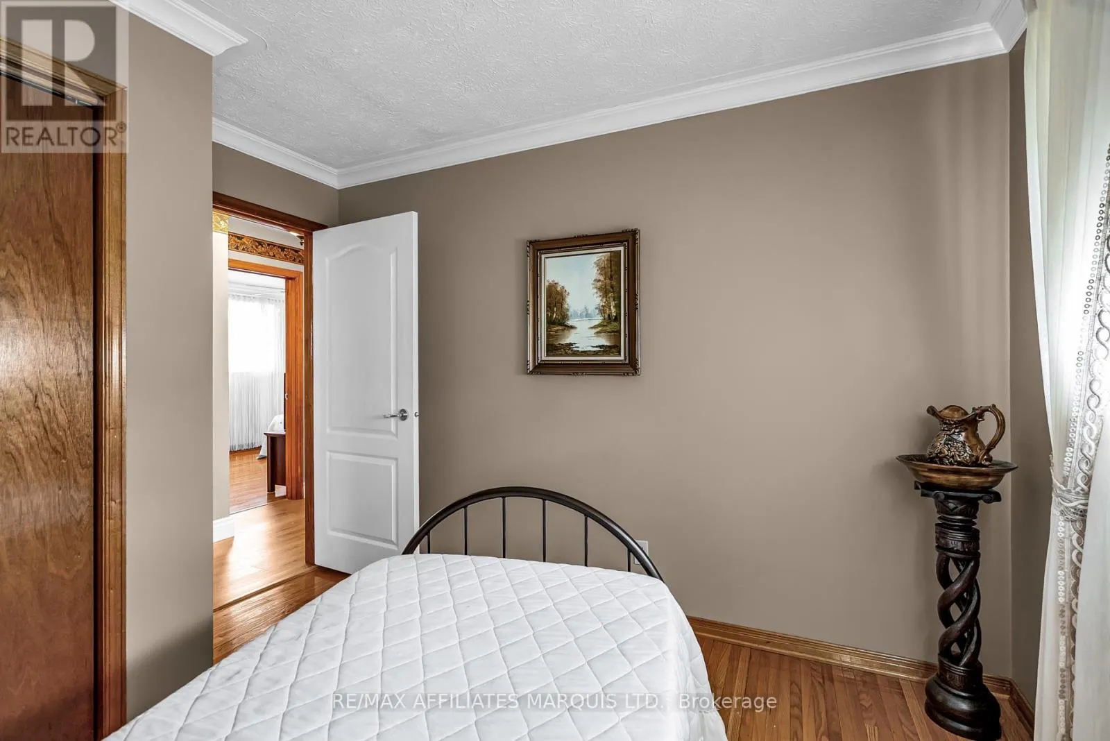 1413 QUEEN STREET