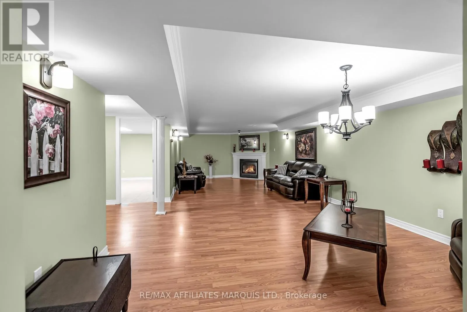1413 QUEEN STREET