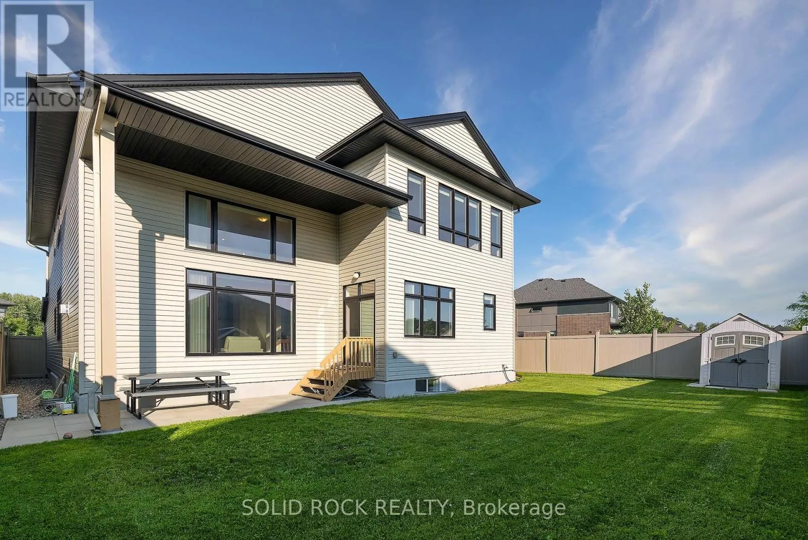 326 MEMORIAL GROVE