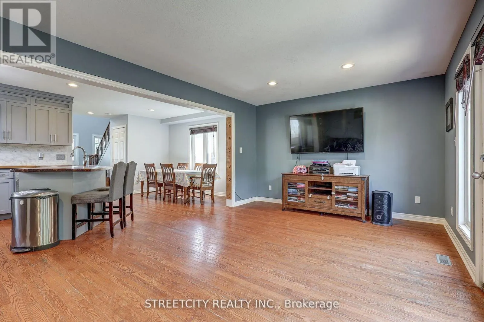 61 MEADOWVALE DRIVE