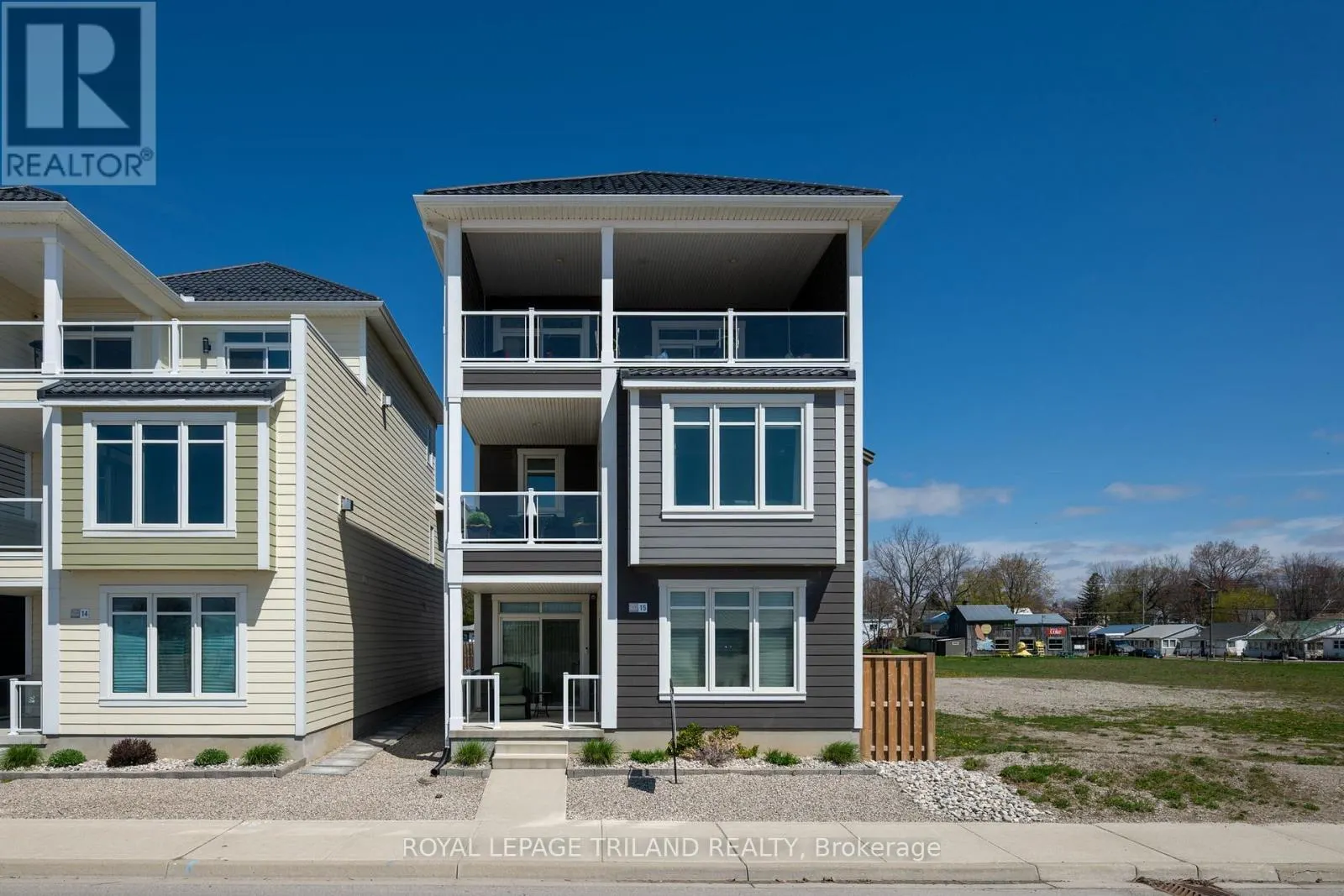 15 - 355 EDITH CAVELL BOULEVARD, #15