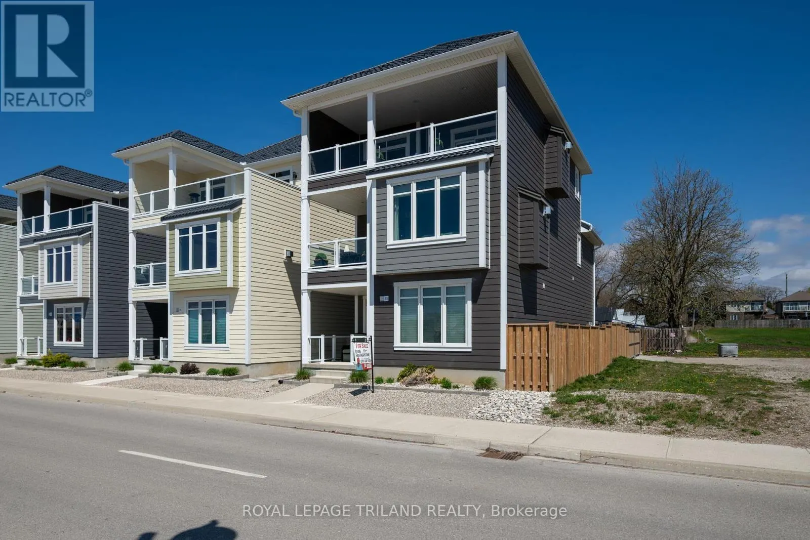 15 - 355 EDITH CAVELL BOULEVARD, #15