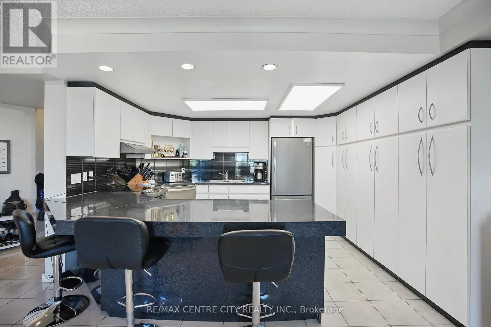 703 - 1255 COMMISSIONERS ROAD W, #703