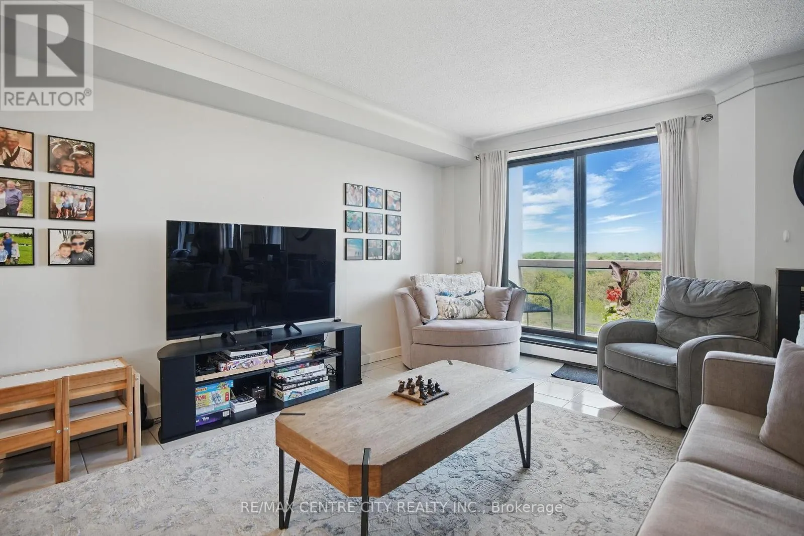 703 - 1255 COMMISSIONERS ROAD W, #703