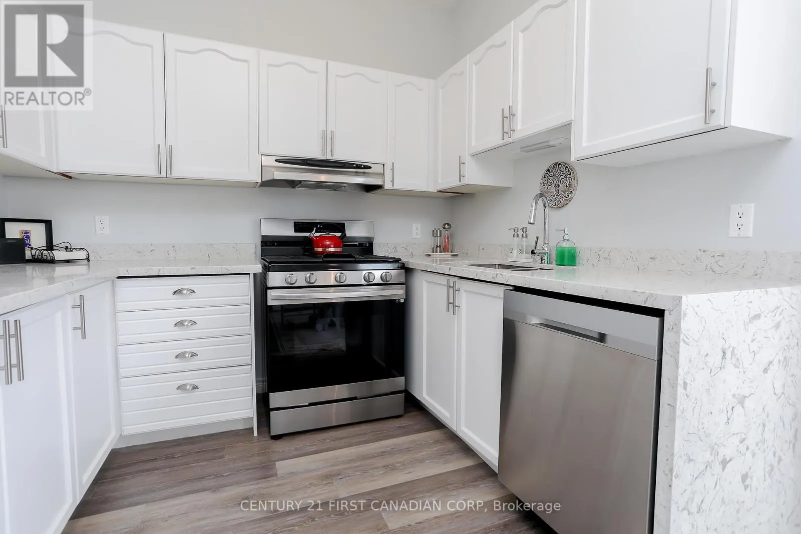 10 - 374 FRONT STREET, #10