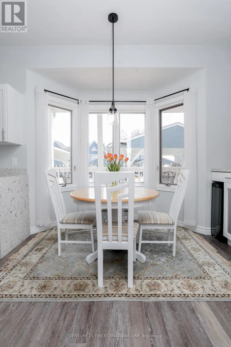 10 - 374 FRONT STREET, #10