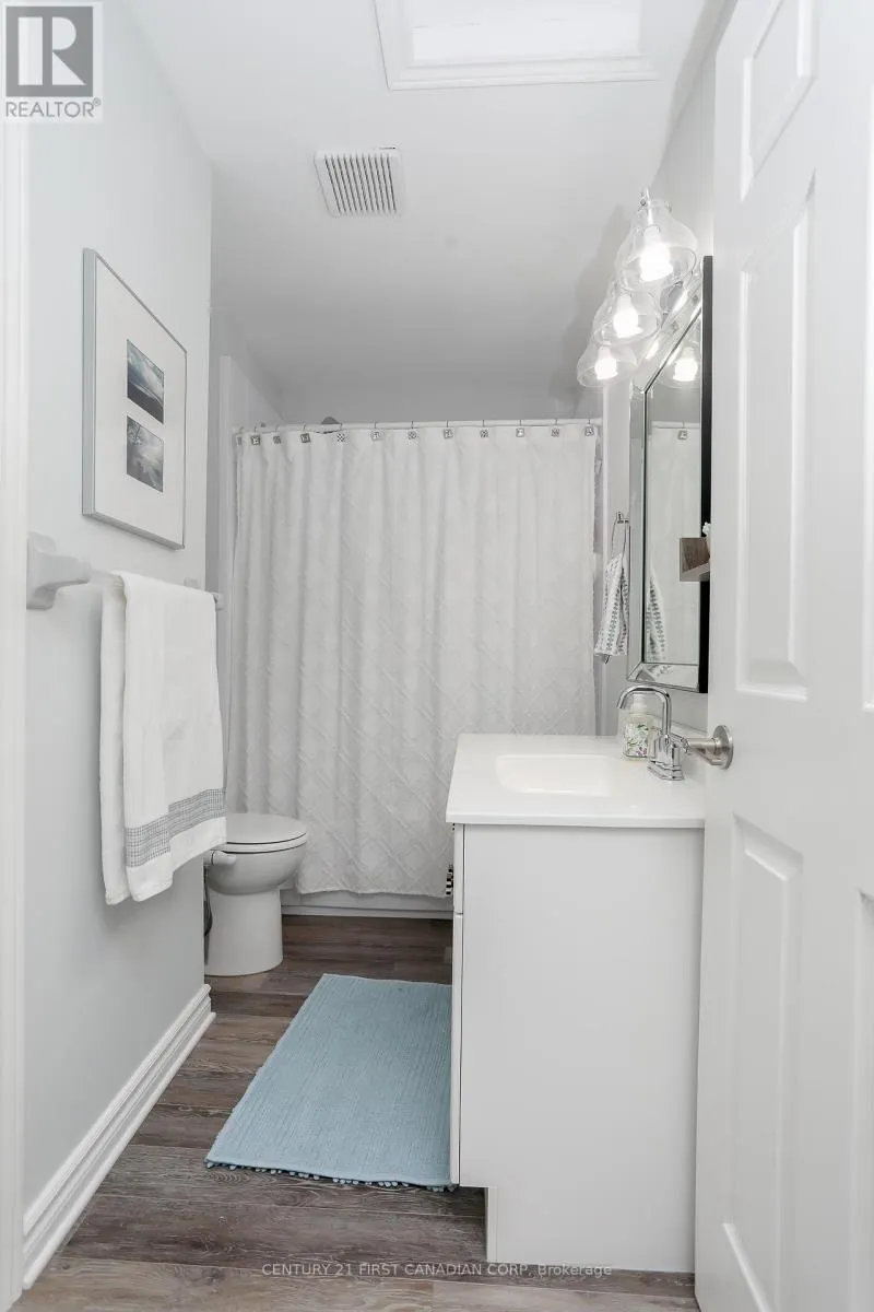 10 - 374 FRONT STREET, #10
