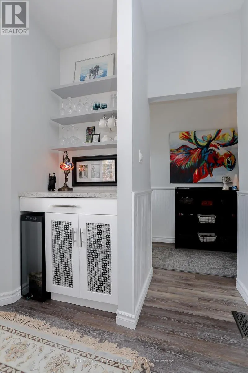 10 - 374 FRONT STREET, #10