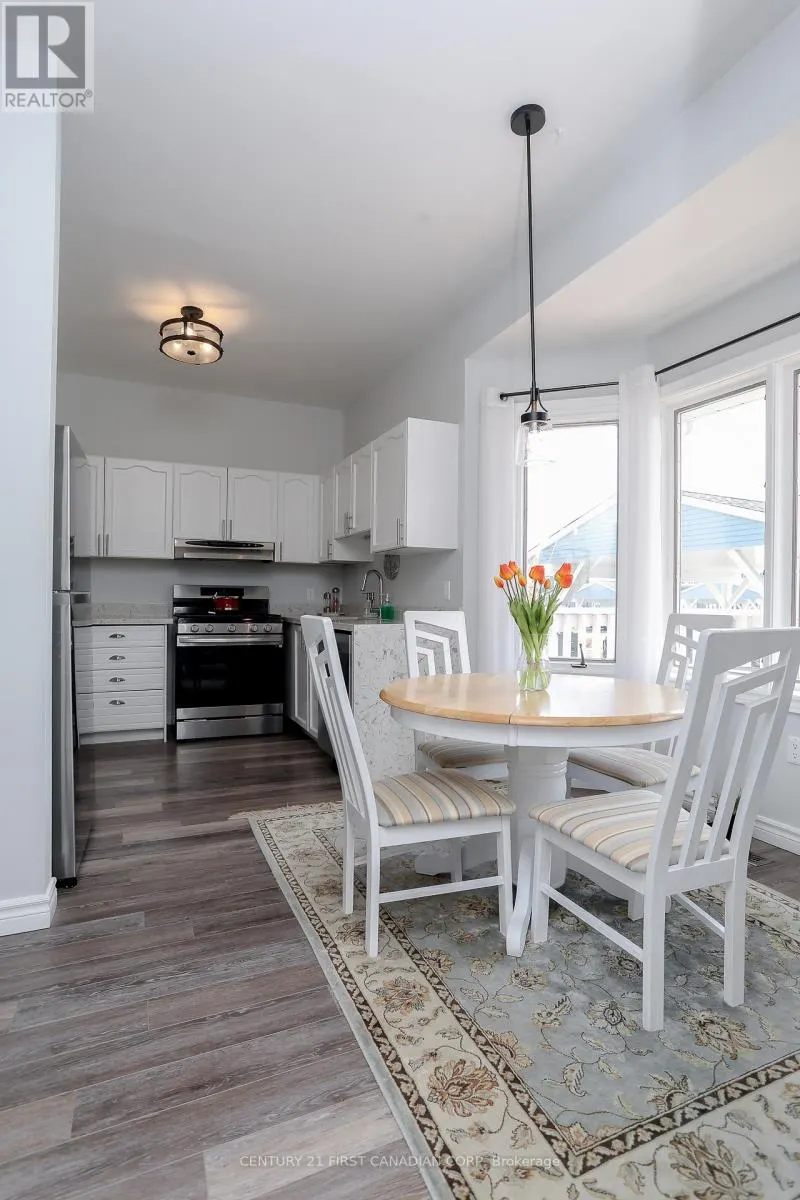 10 - 374 FRONT STREET, #10