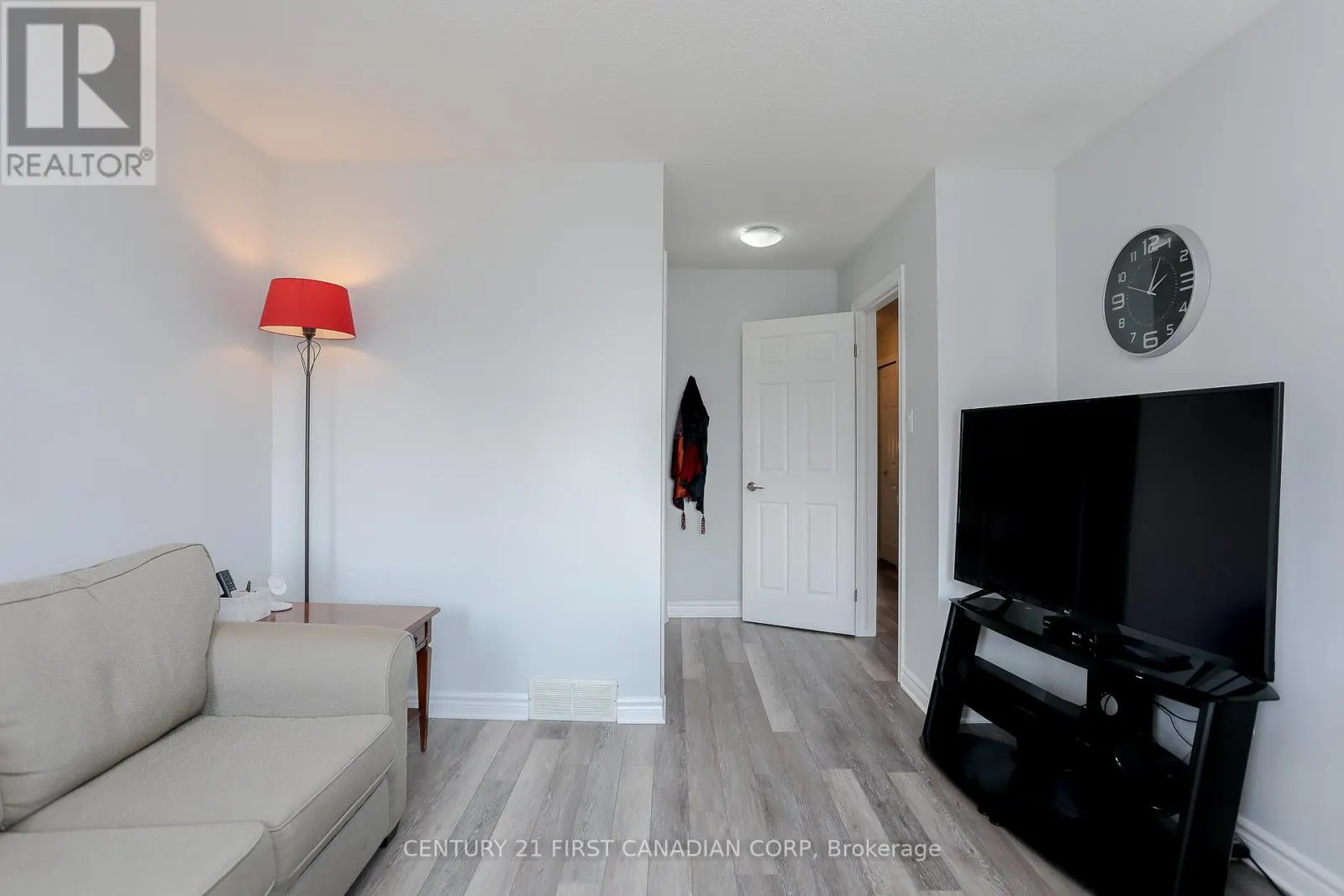 10 - 374 FRONT STREET, #10