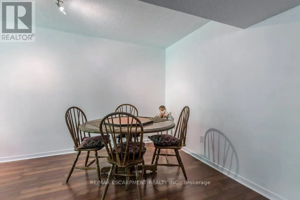 14 - 109 WILSON STREET W